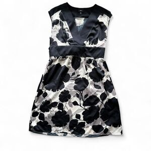 Vintage Y2K Mossimo | Black White Floral, Babydoll V-neck & tie back detail | M
